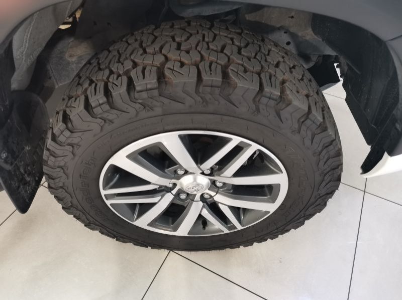 2018 Toyota Hilux 4.0 V6 Raider 4x4 A/t P/u D/c pictures