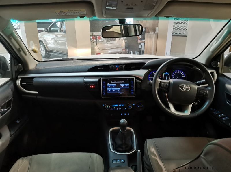 2016 Toyota Hilux 2.8 Gd-6 Raider 4x4 P/u D/c pictures