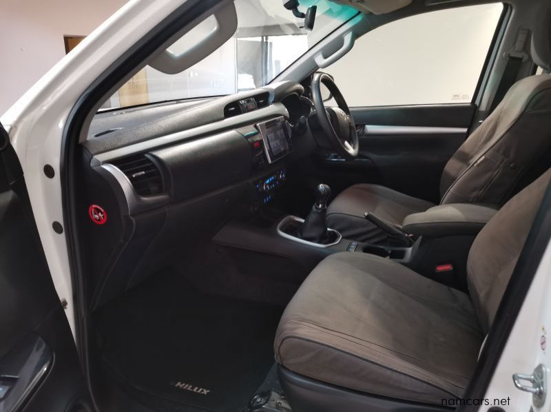 2016 Toyota Hilux 2.8 Gd-6 Raider 4x4 P/u D/c pictures