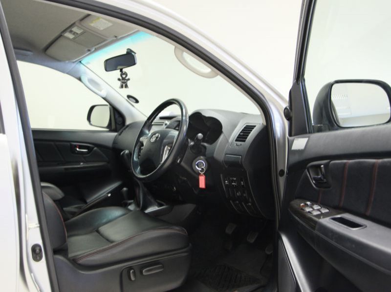 2016 Toyota Fortuner pictures