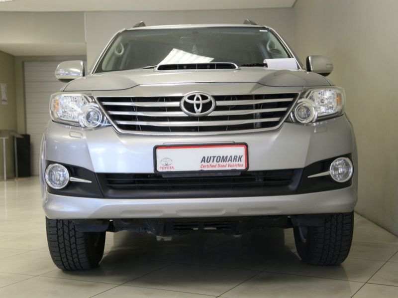 2016 Toyota Fortuner pictures