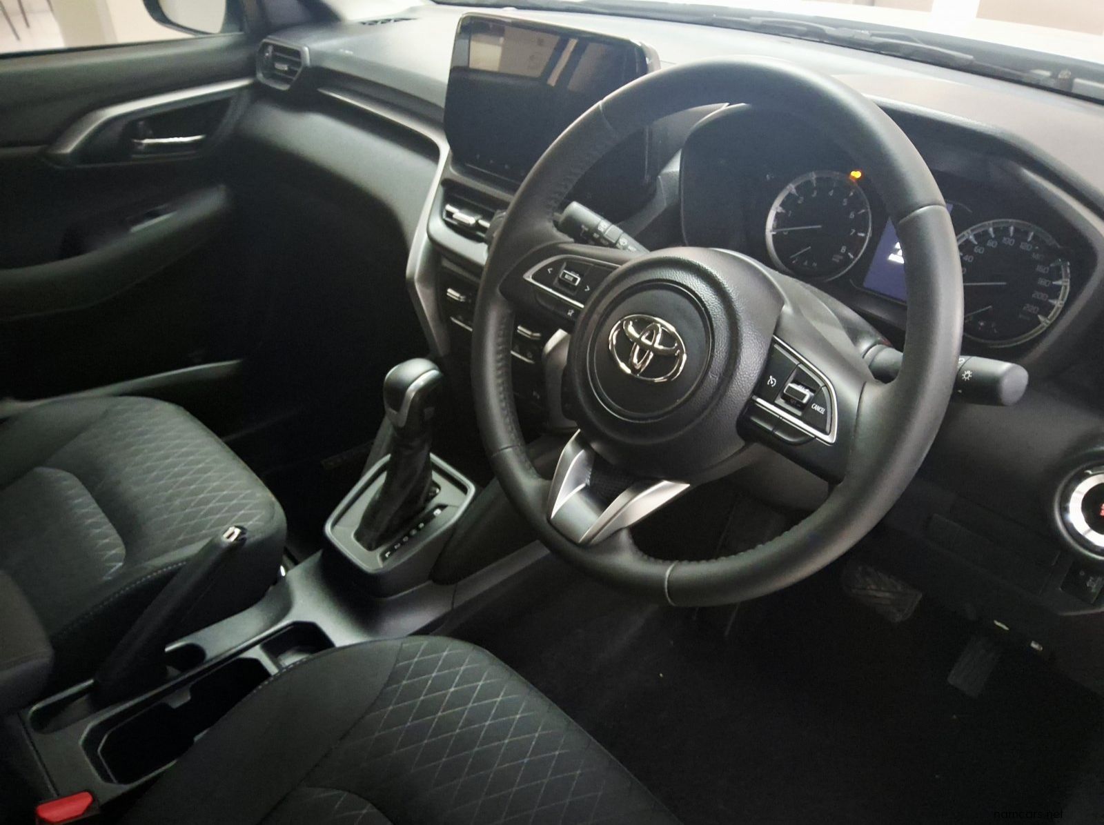 2026 Toyota URBAN CRUISER 1.5 xr A/T pictures