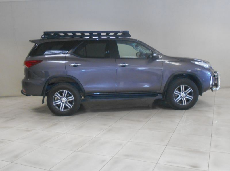 2016 Toyota FORTUNER pictures