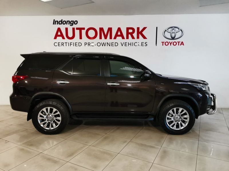 2022 Toyota Toyota Fortuner 2.8gd-6 R/b A/t pictures