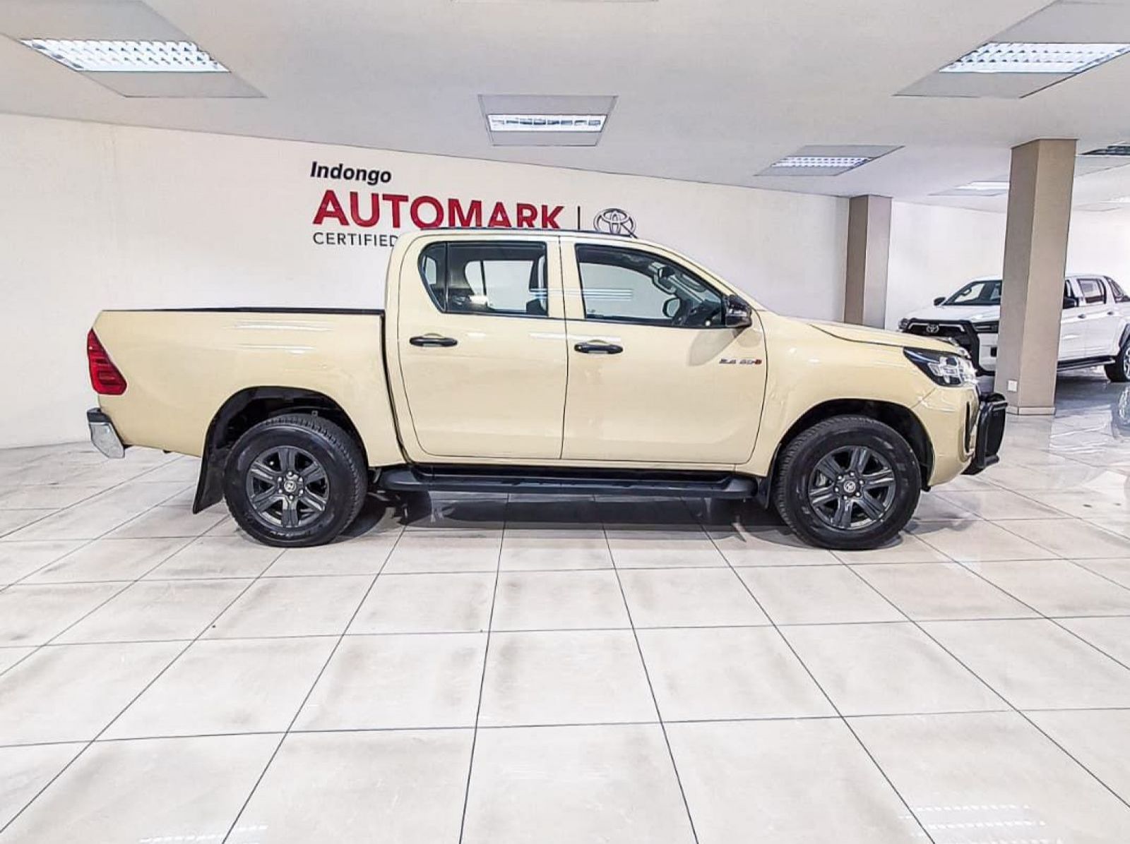2023 Toyota Hilux 2.4 Gd-6 Raider 4x4 A/t P/u D/c pictures