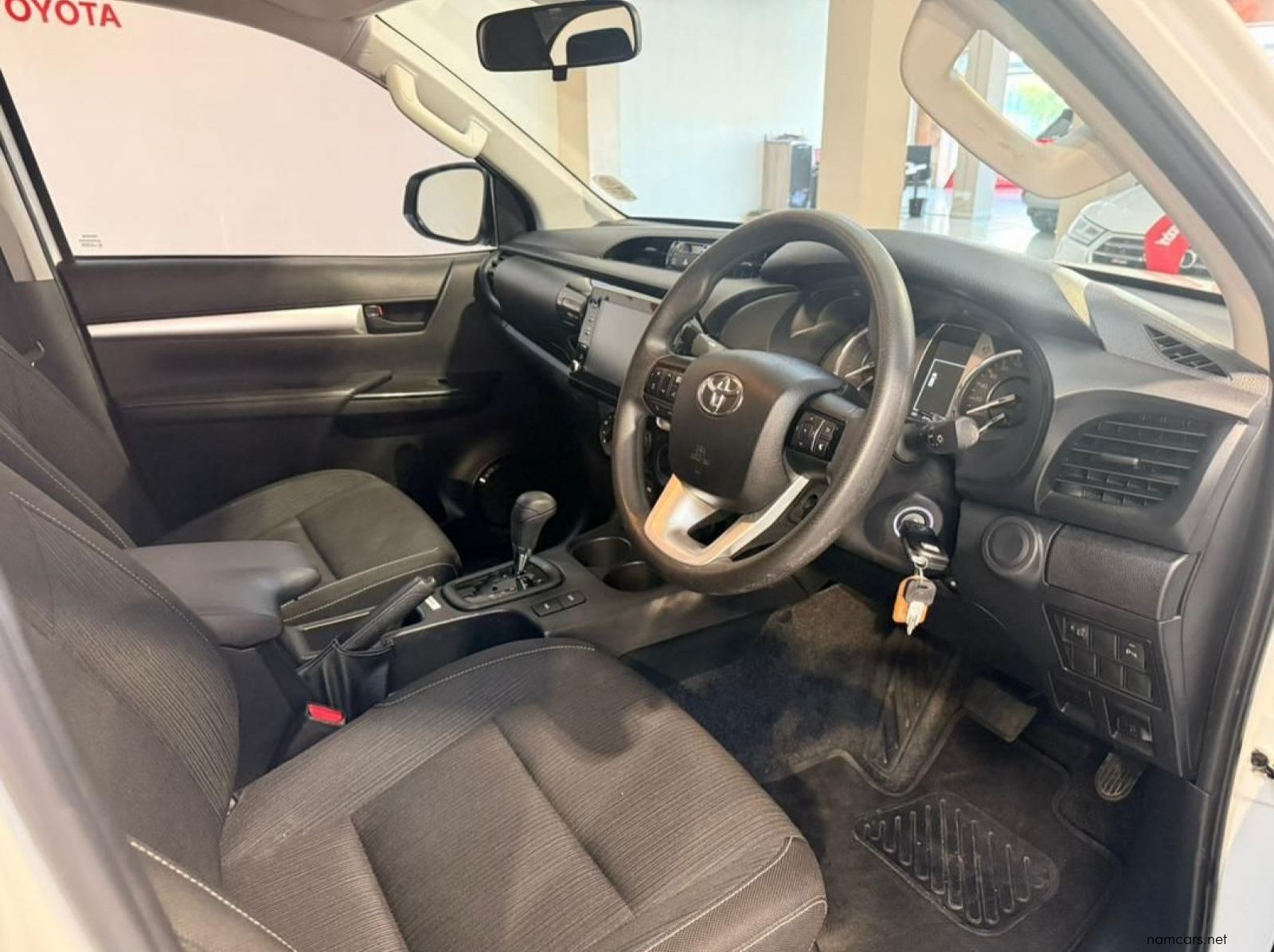 2024 Toyota Hilux 2.4 Gd-6 Rb Raider A/t P/u D/c pictures