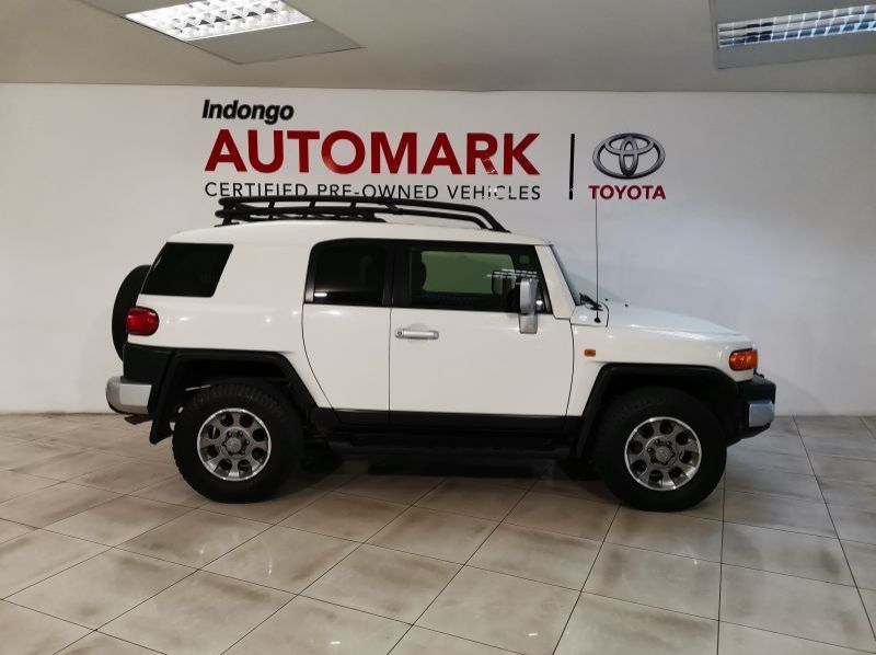 2013 Toyota FJ Cruiser 4.0 V6 pictures