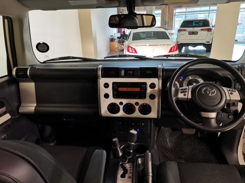 2013 Toyota FJ Cruiser 4.0 V6 pictures