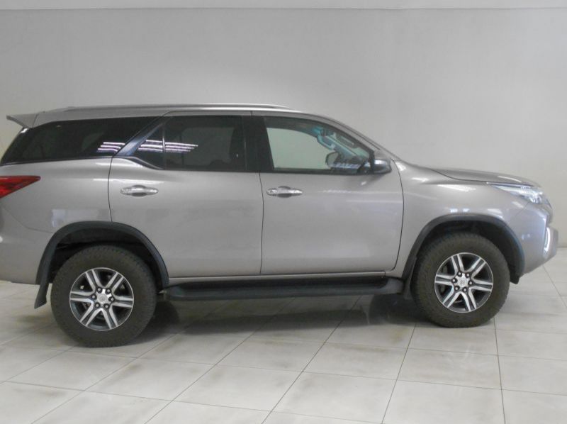 2016 Toyota fortuner pictures