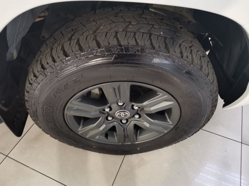 2023 Toyota Hilux 2.4 Gd-6 Raider 4x4 A/t P/u D/c pictures