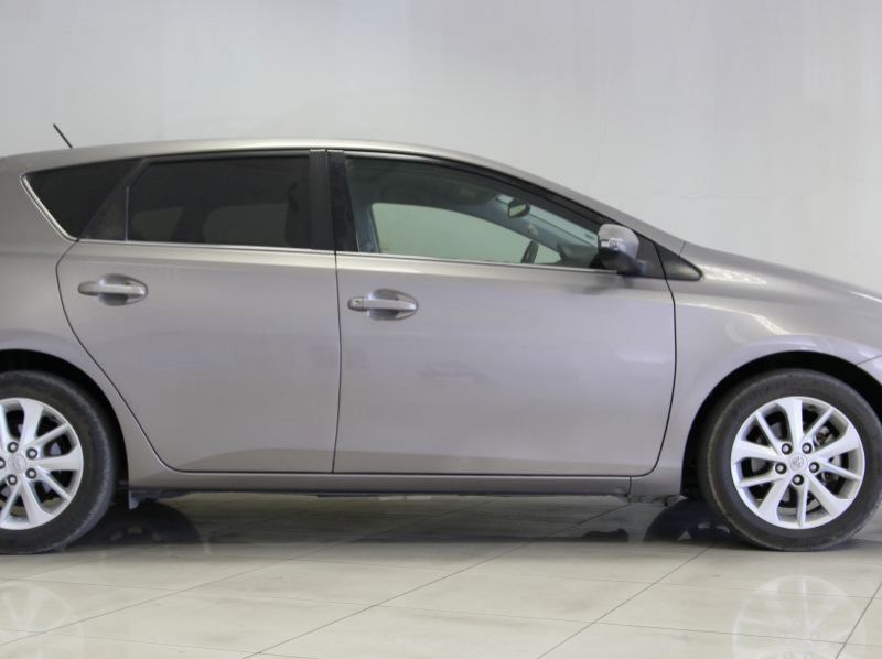 2015 Toyota auris pictures
