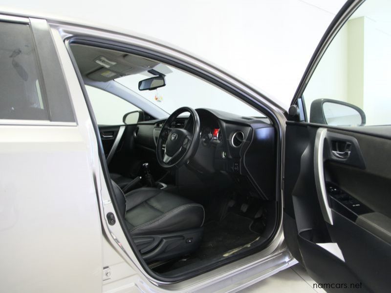 2015 Toyota auris pictures