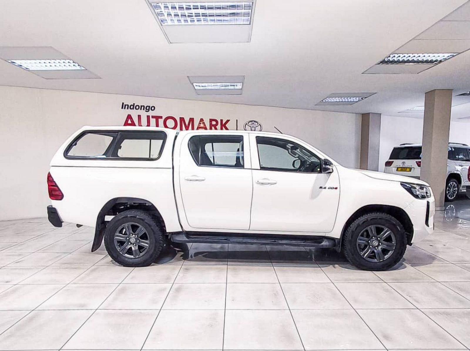 2024 Toyota Hilux 2.4 Gd-6 Raider 4x4 A/t P/u D/c pictures