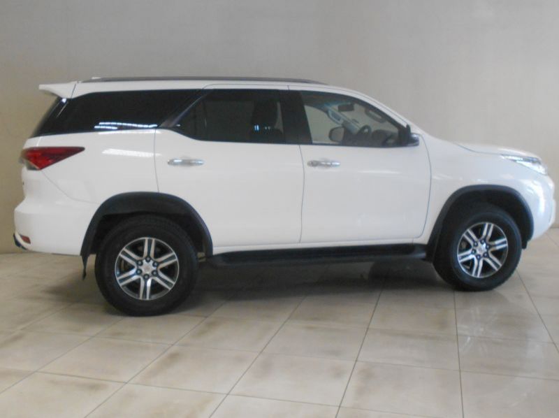 2017 Toyota fortuner pictures