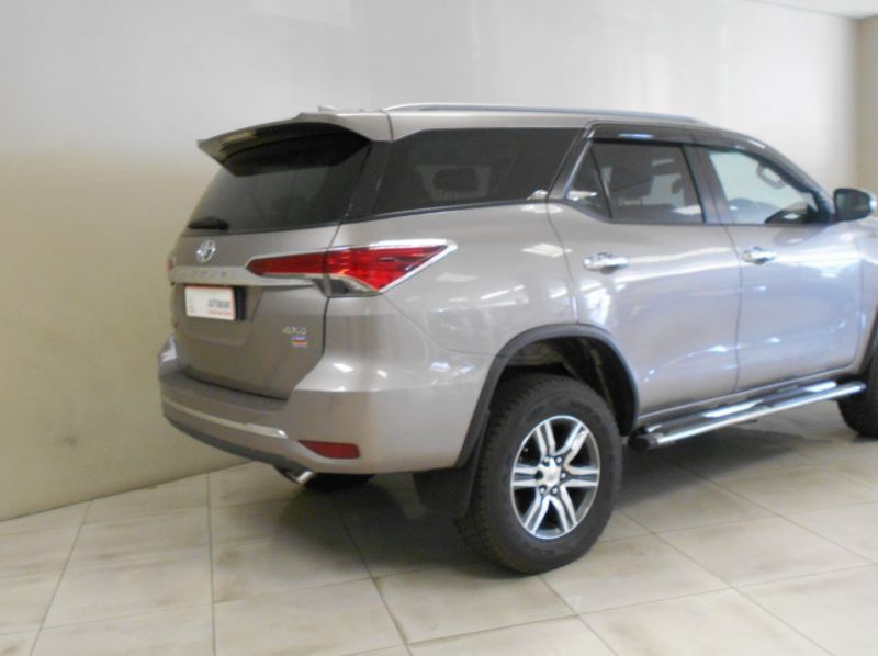 2016 Toyota fortuner02.8 pictures