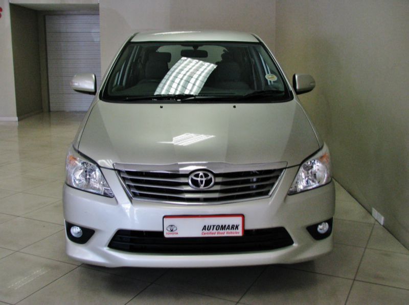 2011 Toyota Innova pictures