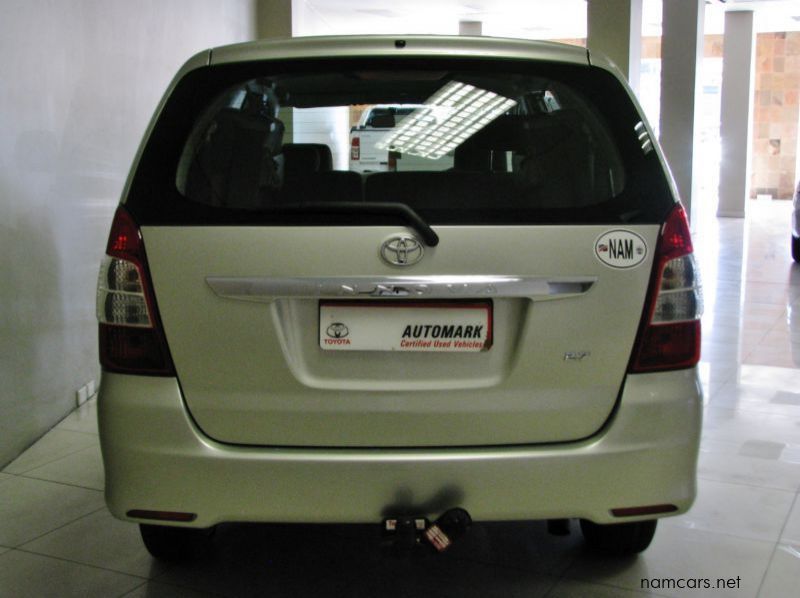 2011 Toyota Innova pictures