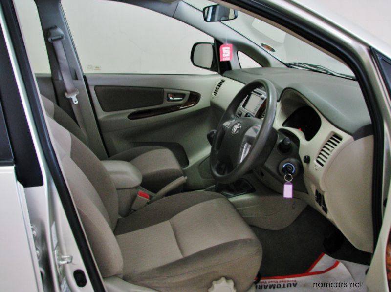 2011 Toyota Innova pictures