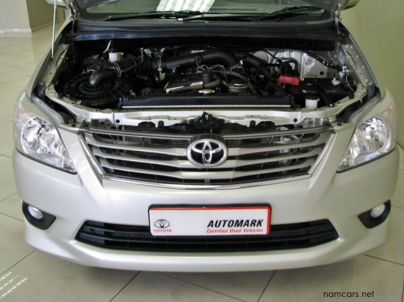 2011 Toyota Innova pictures