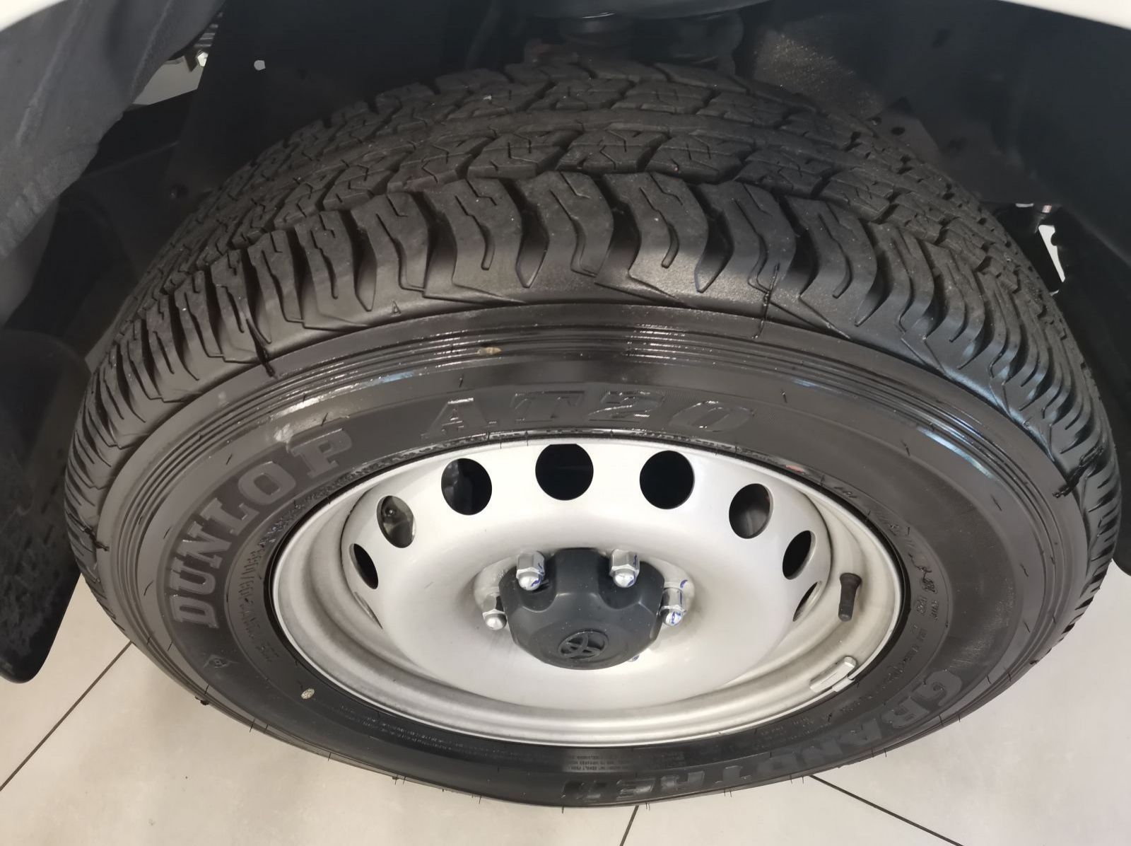 2024 Toyota Hilux 2.4 Gd-6 Sr 4x4 P/u S/c pictures