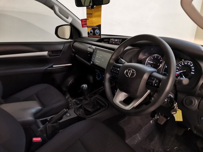 2022 Toyota Hilux 2.4 Gd-6 Rb Raider P/u S/c pictures