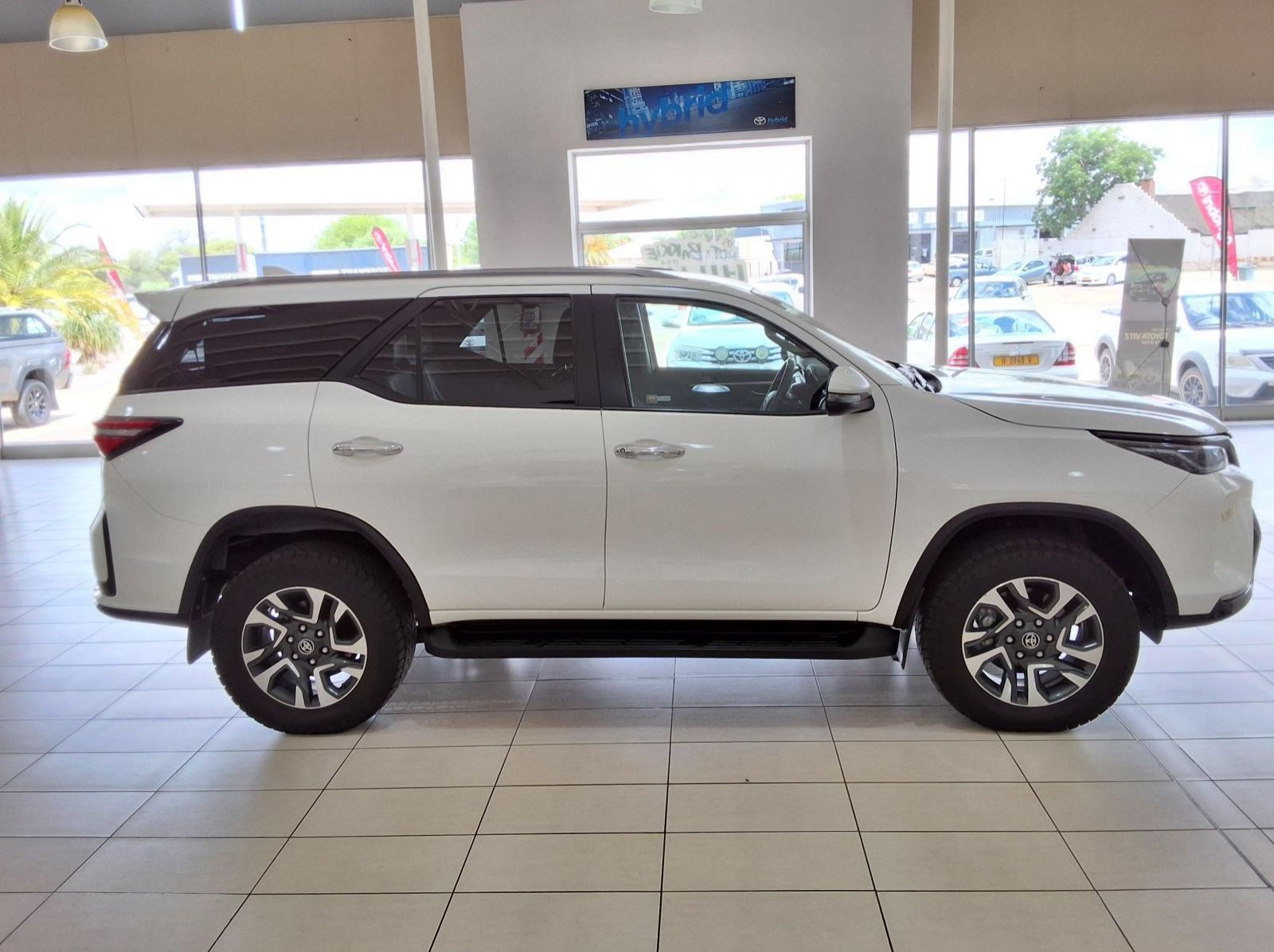 2024 Toyota Fortuner 2.4 GD6 4X4 AT pictures