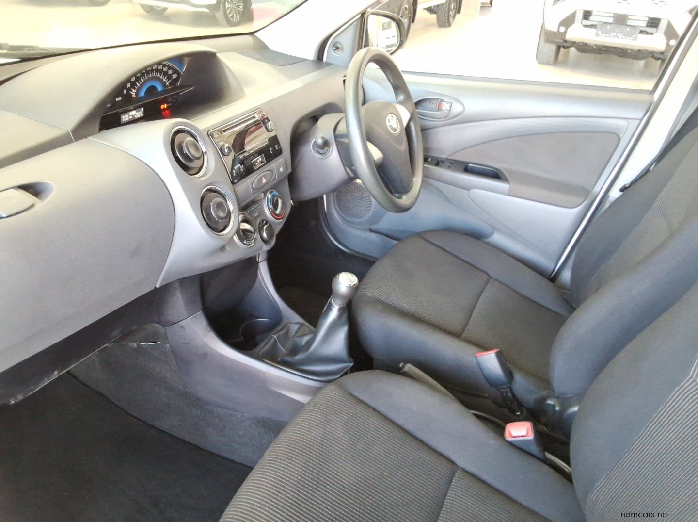 2015 Toyota Etios XS Sprint pictures