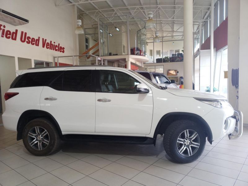 2019 Toyota Fortuner 2.4 GD6 4x4 AT pictures
