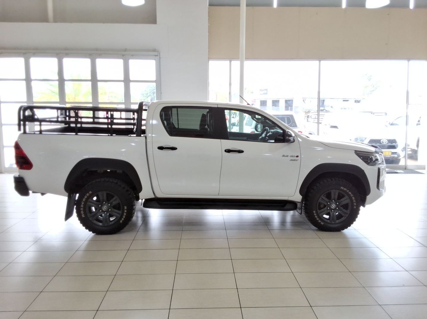 2025 Toyota Hilux DC 2.8GD6 Raider 4X4 AT MH pictures