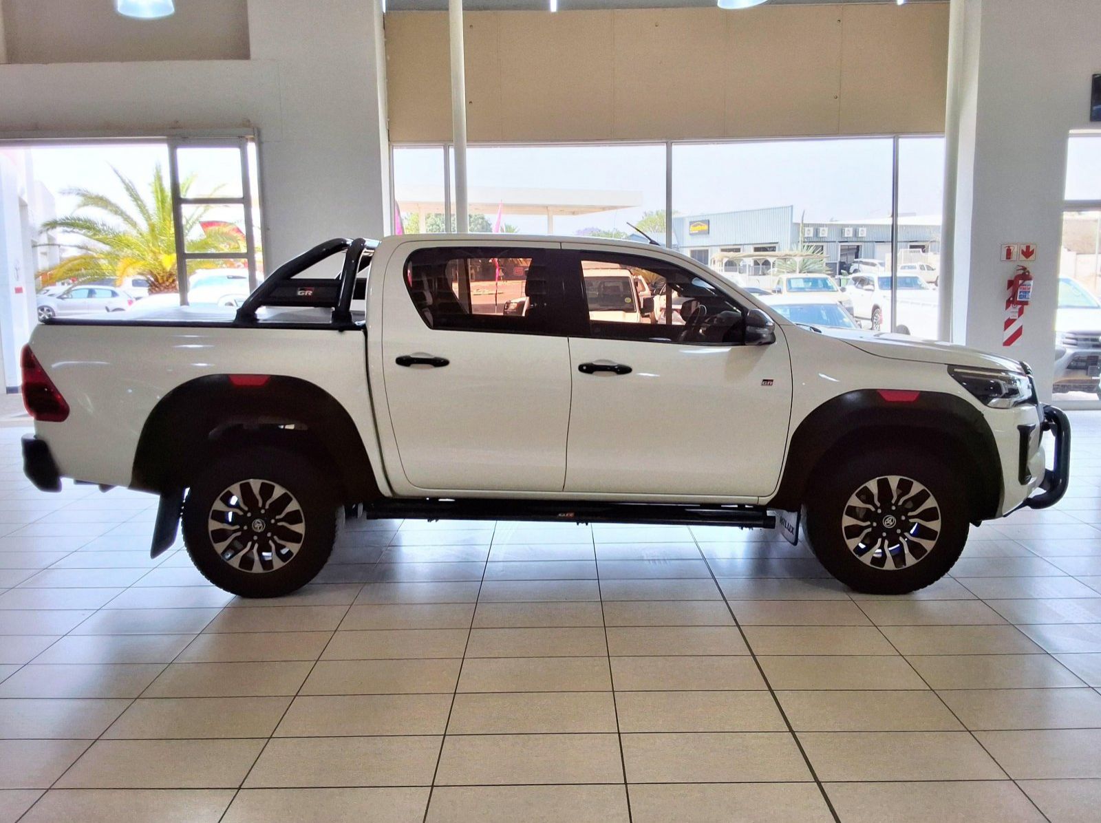 2022 Toyota Hilux Double Cab DC 2.8GD6 4X4 GR-S AT pictures
