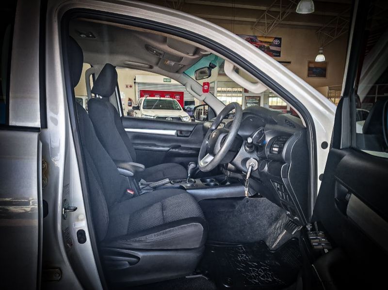 2019 Toyota Hilux DC 2.4 GD6 RB SRX 2x4 AT pictures