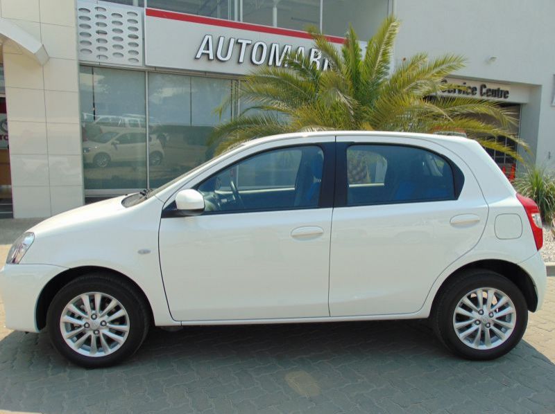 2017 Toyota ETIOS 1.5 Xs HB pictures