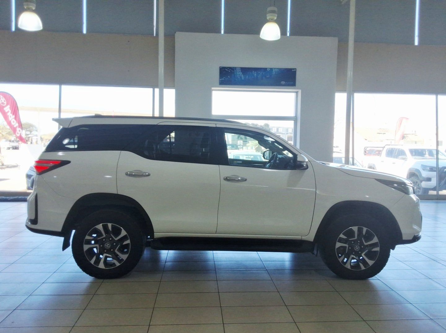 2025 Toyota Fortuner 2.4 GD6 4X4 AT (A7S) pictures