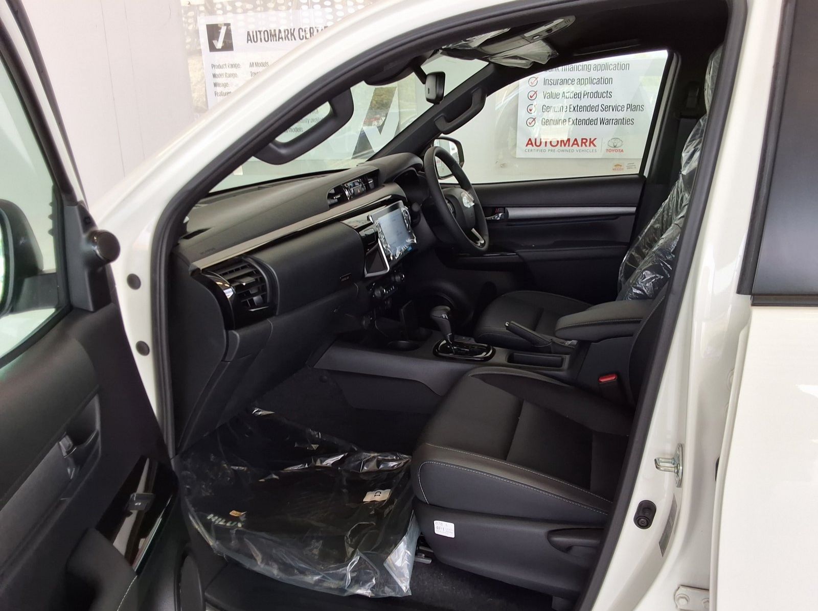 2026 Toyota Hilux Double Cab Hilux DC 2.8 RB LDRS AT MH pictures