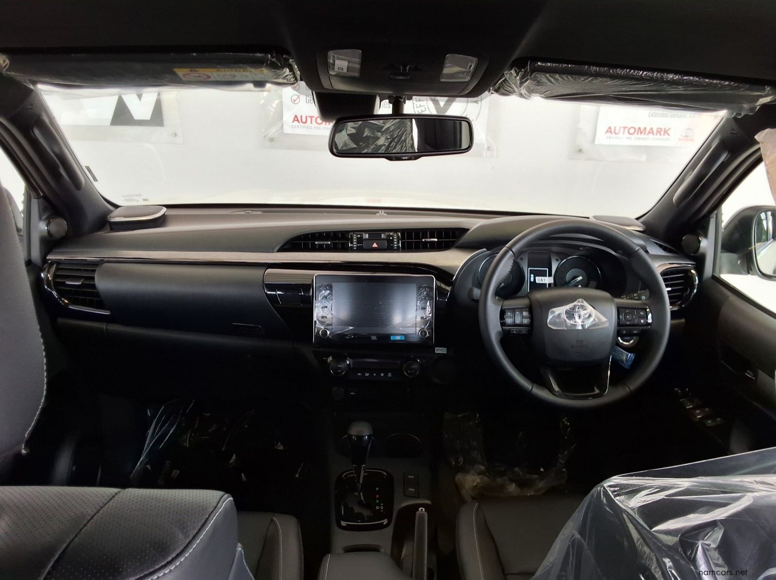 2026 Toyota Hilux Double Cab Hilux DC 2.8 RB LDRS AT MH pictures