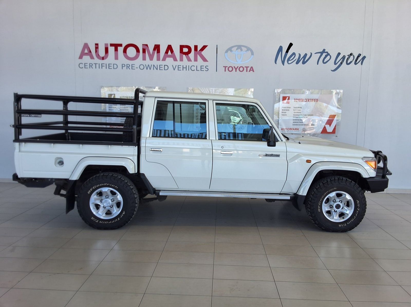 2021 Toyota Toyota Land Cruiser 79 DC 4.0 Petrol 4x4 MT pictures
