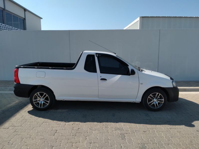 2021 Nissan NP 200 1.6 A/C SAFETY PACK P/UP S/C pictures