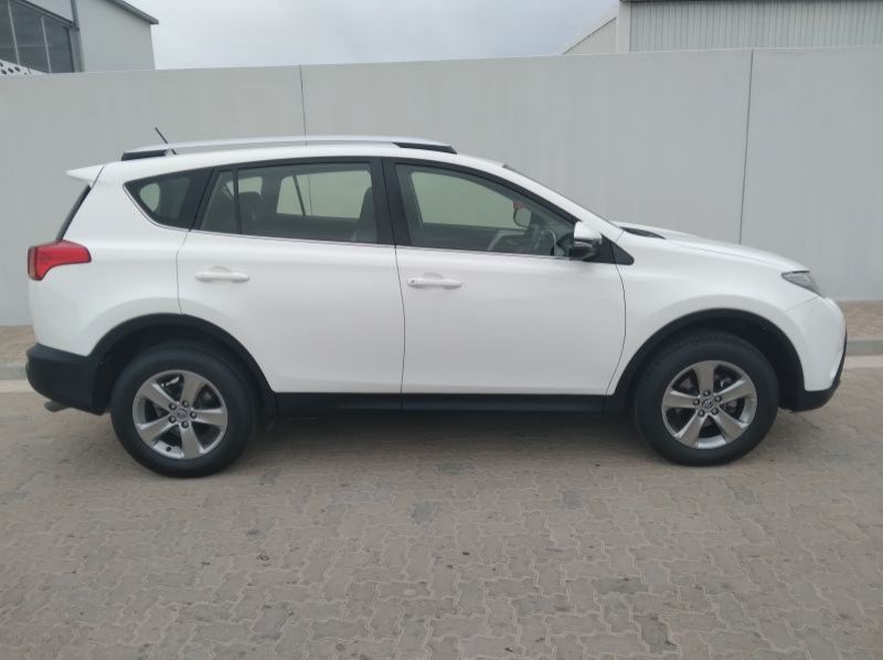 2015 Toyota 2.0 RAV 4 AT pictures