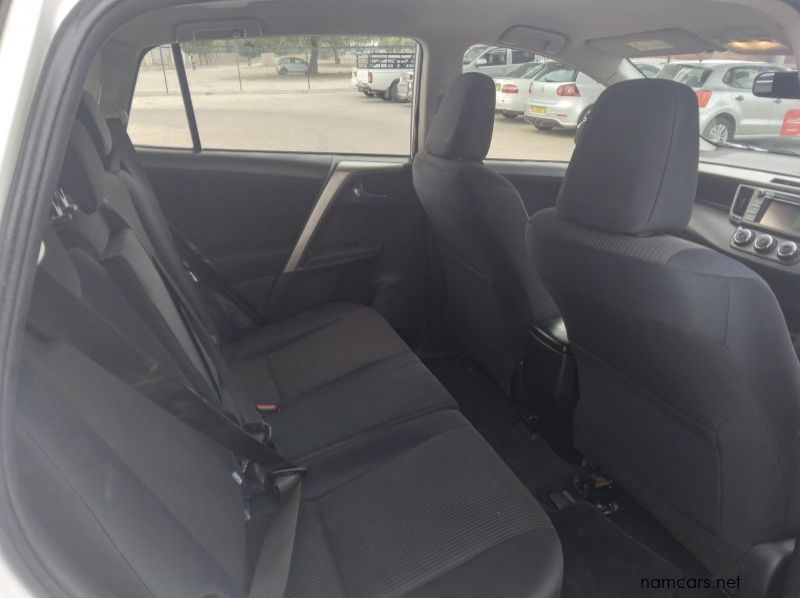 2015 Toyota 2.0 RAV 4 AT pictures