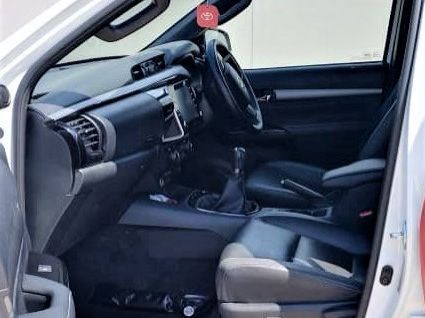 2023 Toyota Hilux 2.8 GD6 Legend RB MT pictures