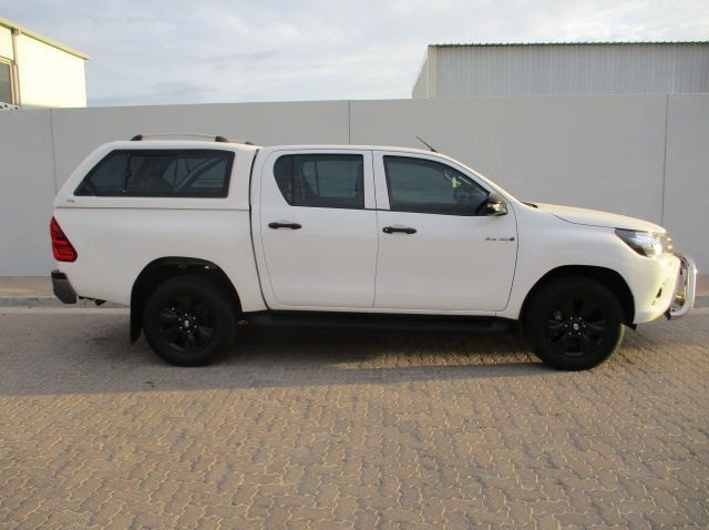 2017 Toyota 2.4 GD6 HILUX DC RB SRX MT pictures