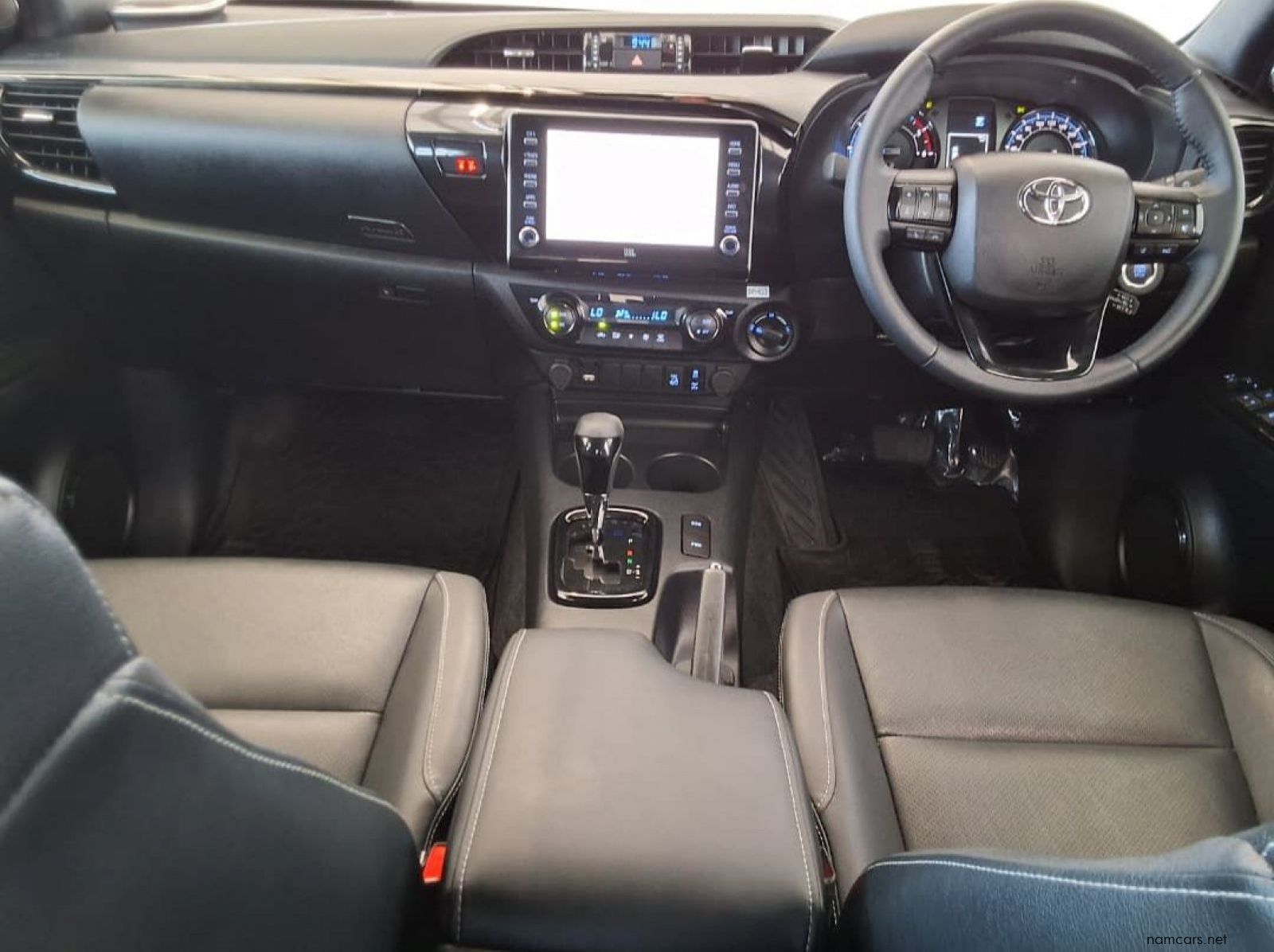 2025 Toyota HILUX 2.8 GD-6 LEGEND RS 4X4 AT pictures