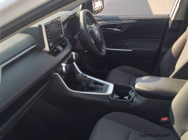 2019 Toyota 2.0 RAV4 GX CVT 2WD pictures