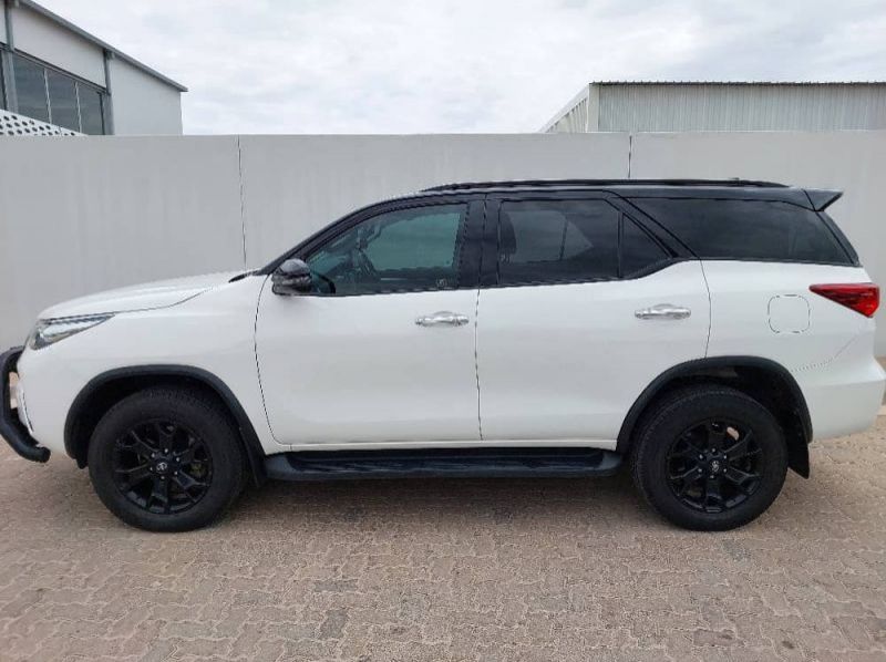 2020 Toyota Fortuner 2.8 GD6 Epic Black 4x2 AT pictures
