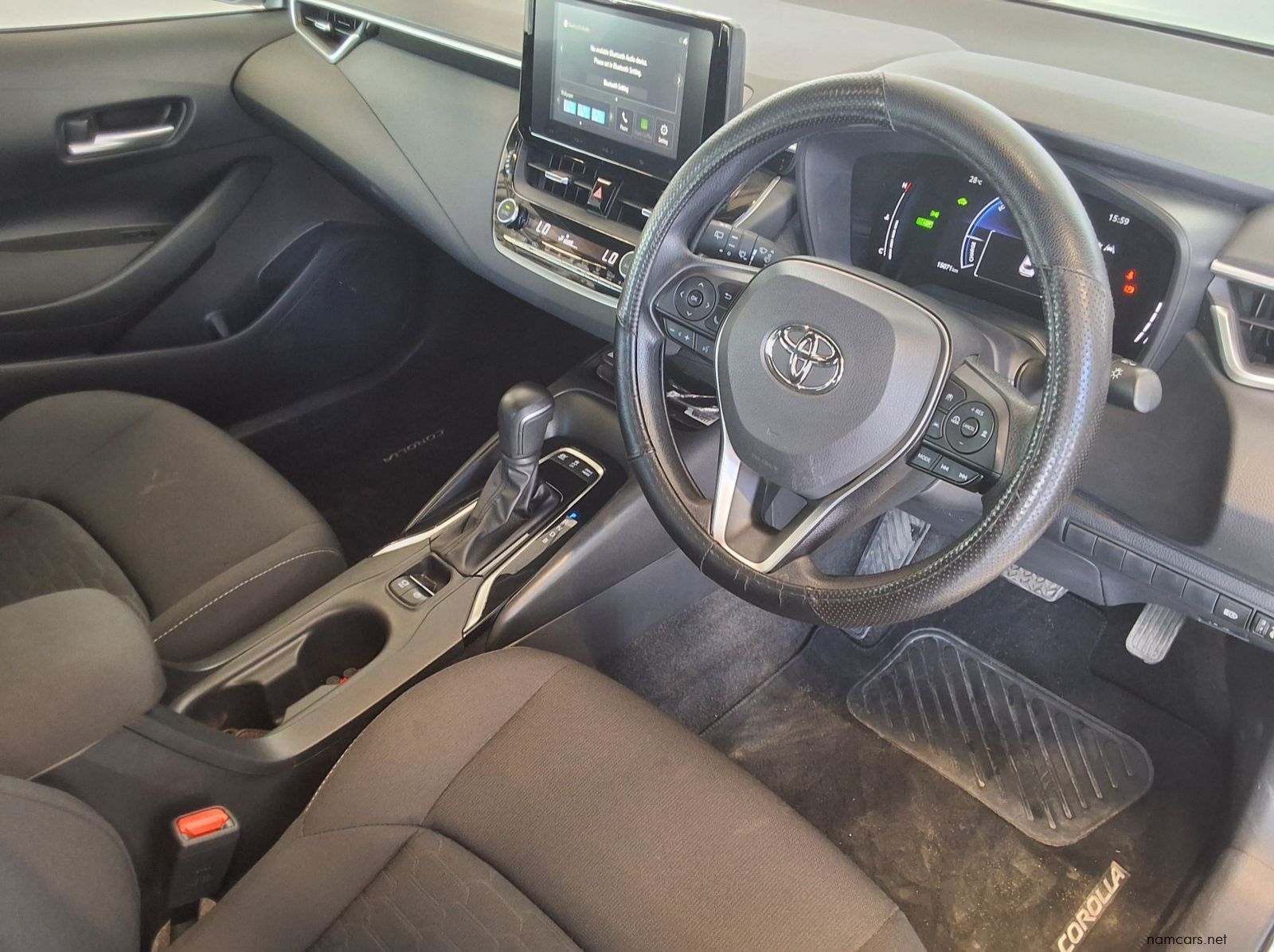 2024 Toyota COROLLA HB 1.8 XS HEV pictures