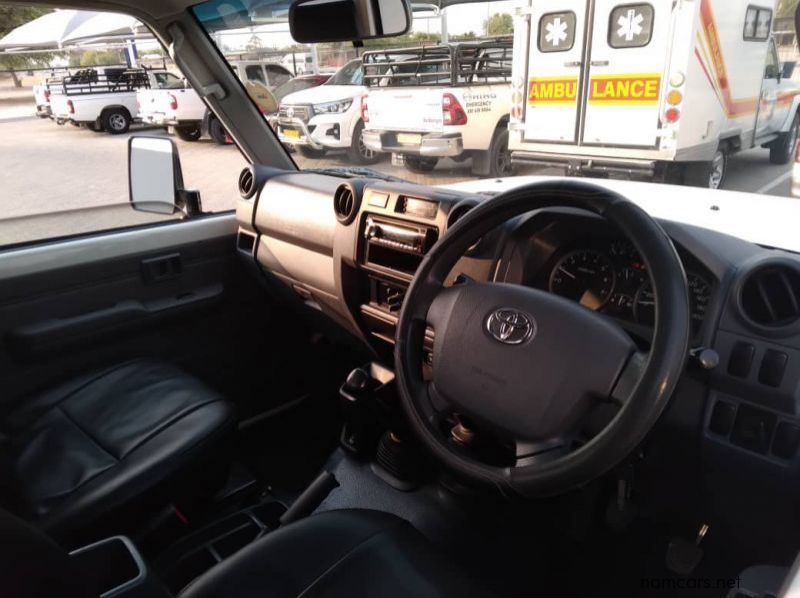 2014 Toyota 4.0 V6 TOYOTA LAND CRUISER S/CAB pictures