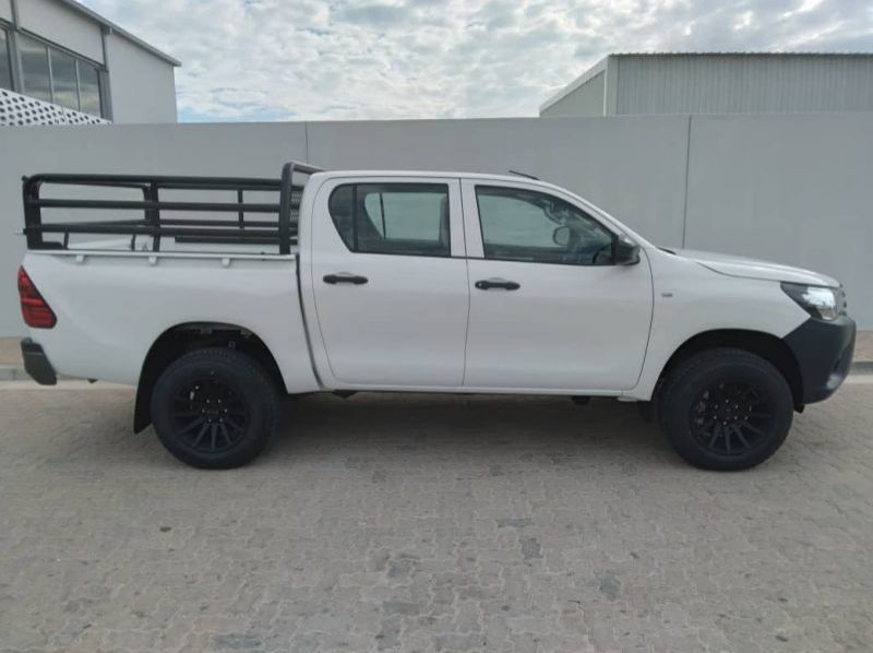 2023 Toyota 2.7 HILUX DC RB SR MT pictures