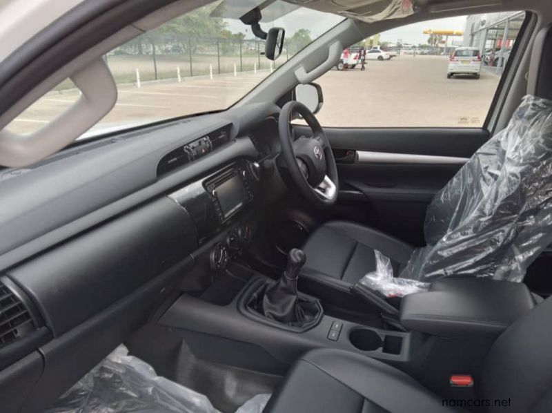 2023 Toyota 2.7 HILUX DC RB SR MT pictures