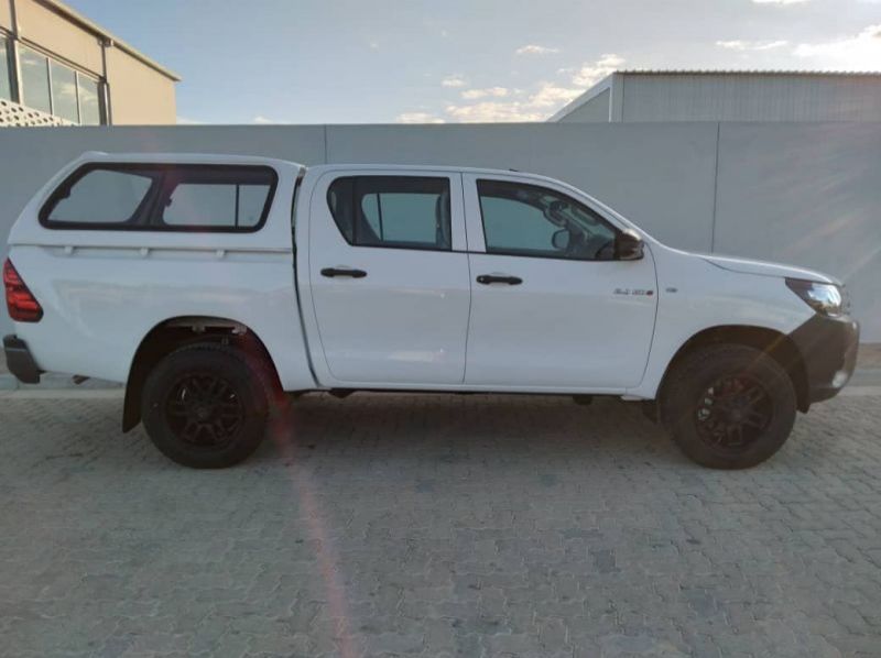 2022 Toyota 2.4 GD6 HILUX D/C SR MT pictures