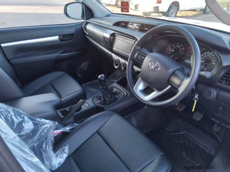 2022 Toyota 2.4 GD6 HILUX D/C SR MT pictures